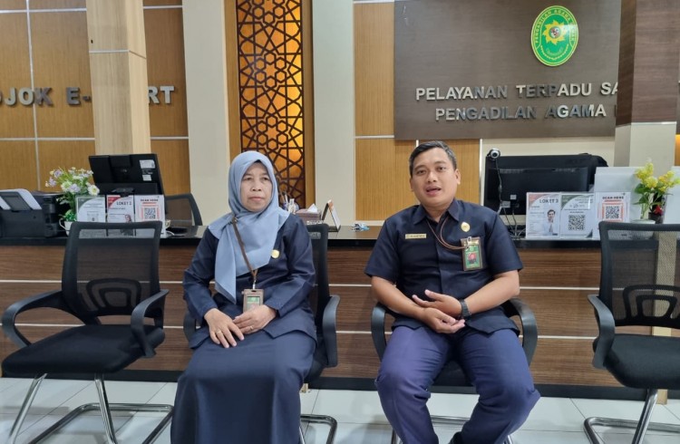 (12/11/2025) PA Demak Gelar Briefing Petugas PTSP dan Posbakum: Tingkatkan Semangat Pelayanan dan Kerapian Arsip