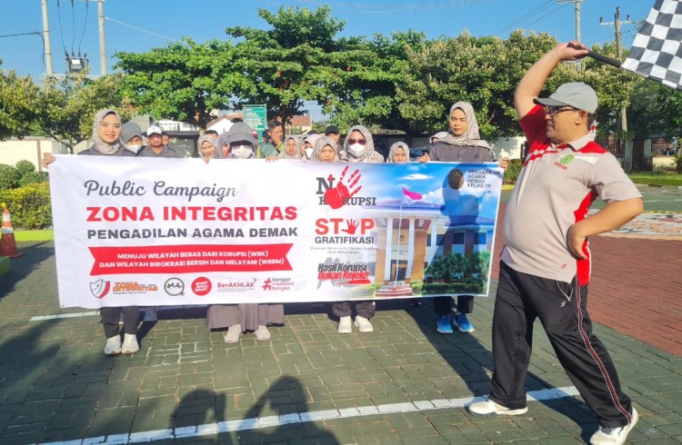 (15/08/2025) PA Demak Gelar Jalan Sehat dan Public Campaign Zona Integritas Peringati HUT RI dan HUT Mahkamah Agung ke-80