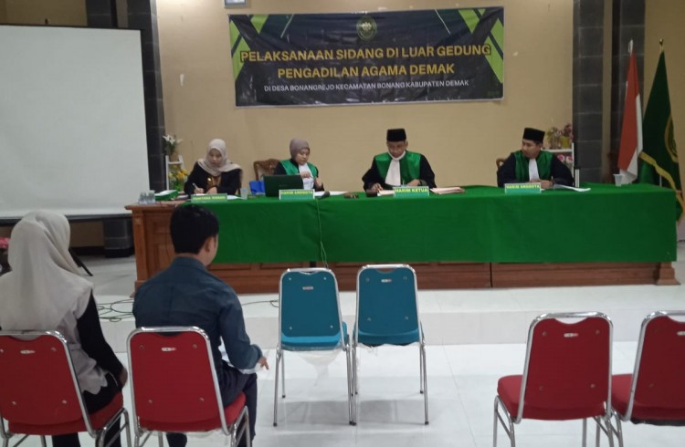 (23/01/2026) Dekatkan Akses Keadilan, PA Demak Laksanakan Sidang di Luar Gedung di Balai Desa Bonangrejo (23/01/2026) Dekatkan Akses Keadilan, PA Demak Laksanakan Sidang di Luar Gedung di Balai Desa Bonangrejo