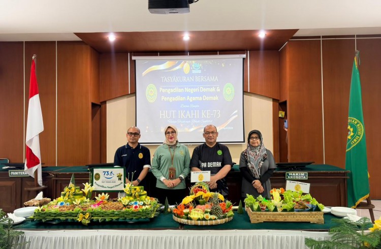 (24/04/2026) Semarak HUT ke-73 IKAHI, PN dan PA Demak Gelar Jum’at Sehat dan Volly Persahabatan